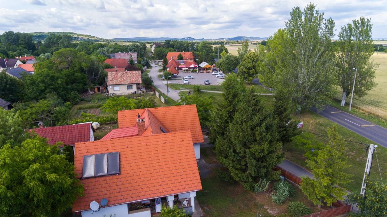 Apartament Huszar Vendeghaz Orvenyes Zewnętrze zdjęcie