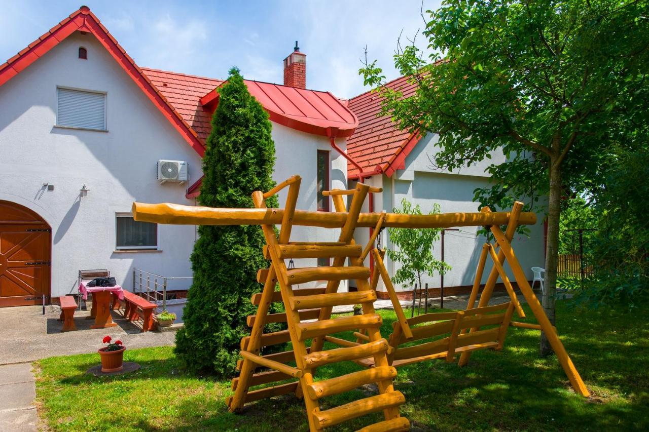 Apartament Huszar Vendeghaz Orvenyes Zewnętrze zdjęcie