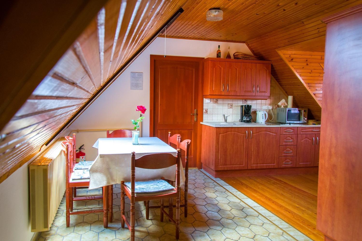 Apartament Huszar Vendeghaz Orvenyes Zewnętrze zdjęcie