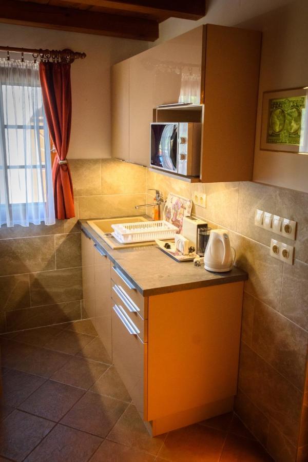 Apartament Huszar Vendeghaz Orvenyes Zewnętrze zdjęcie